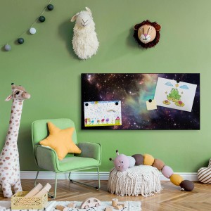 Schwarze Banjado Magnettafel mit Weltall-Motiv, 78x37cm, inklusive Magnete als Wanddekoration.