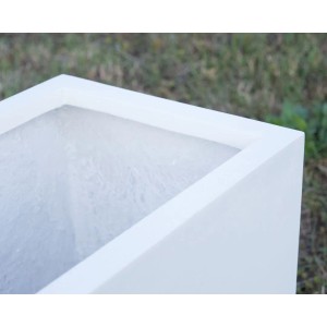Rechteckiger, perlmutt-weißer Pflanzkübel (84x30x40cm) aus Fiberglas für den Innen- und Außenbereich.