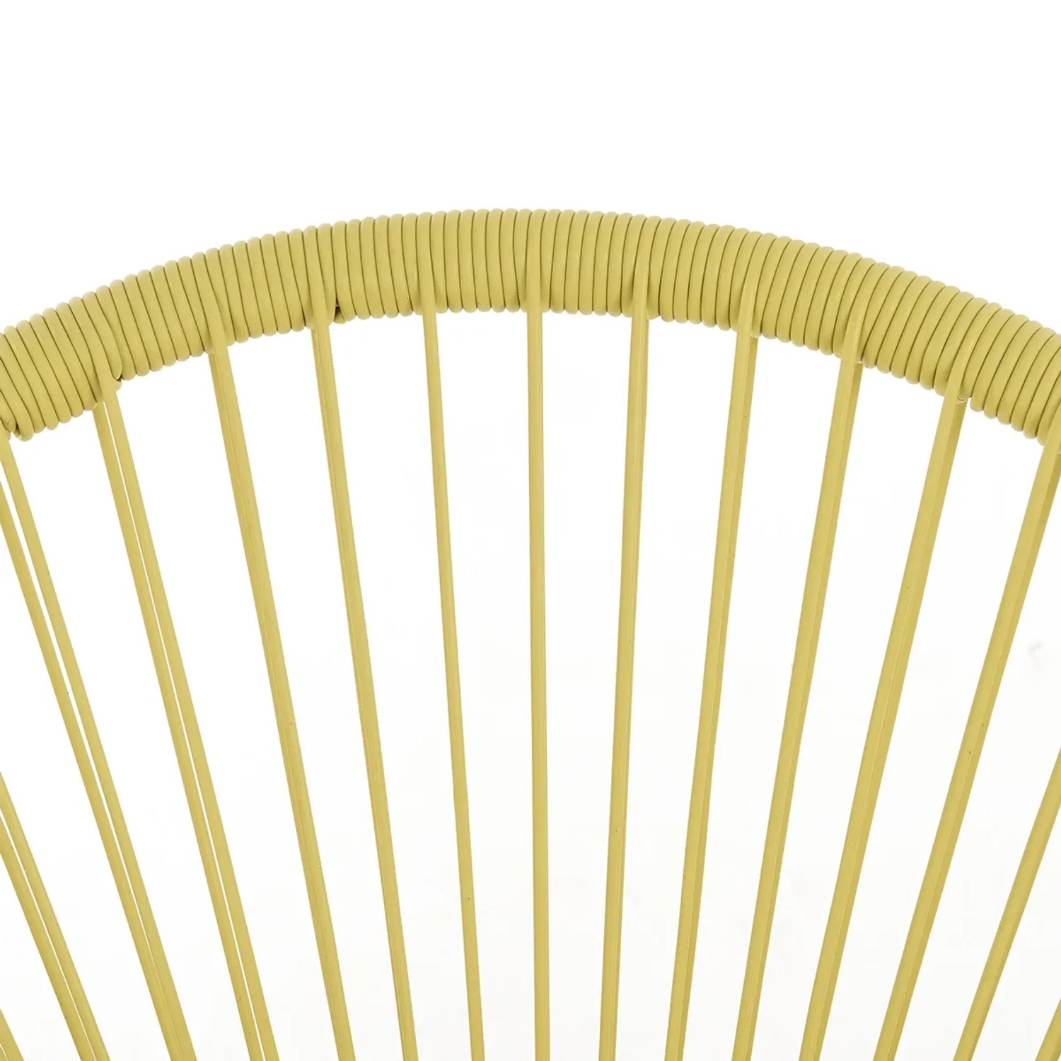 Detailaufnahme: Gelber Sessel aus Polyrattan, Teil des Svita Bali Gartenmöbel Sets.