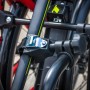 Detailaufnahme: Eufab Fahrrad-Kupplungsträger Falcon mit Fahrrädern.