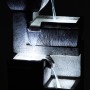 Großer 4-stufiger Design-Gartenbrunnen aus Polyresin mit LED-Beleuchtung.