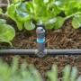 Gardena T-Stück für Micro-Drip-System mit Sprühdüse im Beet.