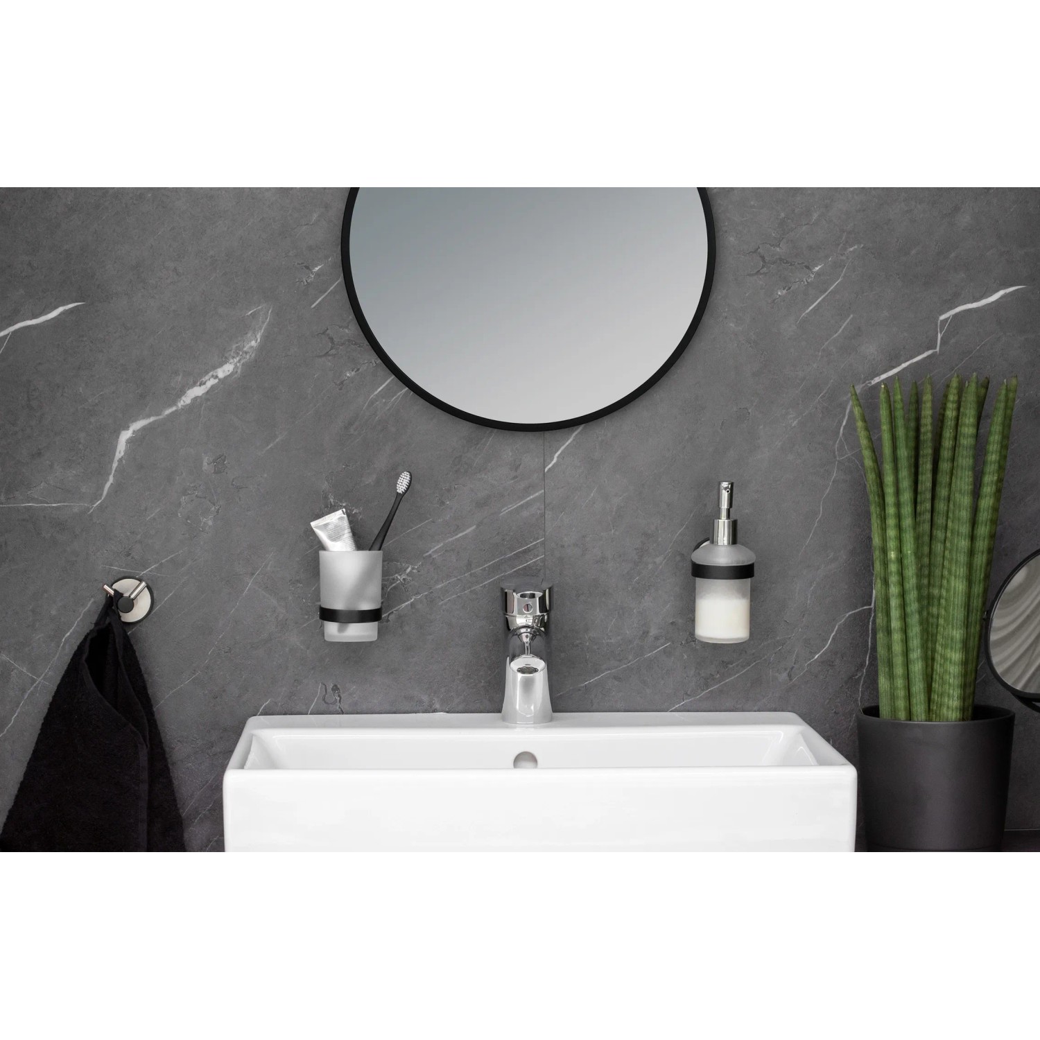 WENKO Wandhaken Duo Udine UV-Loc® im modernen Badambiente mit Waschbecken und Accessoires.