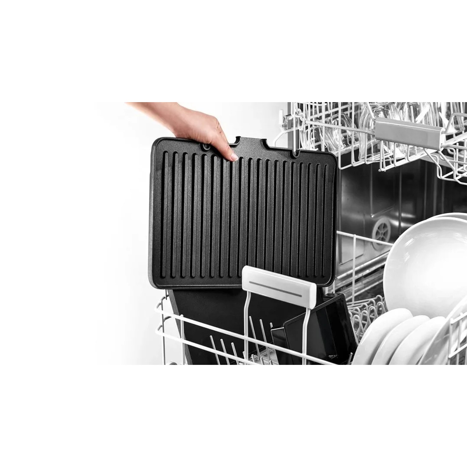 Grillplatte des Braun Multigrill 9 Pro im Geschirrspüler. Reinigung leicht gemacht.