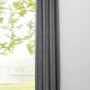 Grauer mydeco Ösenschal Verdunklung (300x135cm) am Fenster, blickdicht und verdunkelnd.