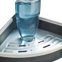 Wenko Teleskop Duschregal Wave Aluminium mit Duschutensil auf Ablage.