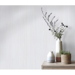 Helle, graue Erismann Vliestapete Charisma Uni mit feiner Struktur an der Wand.