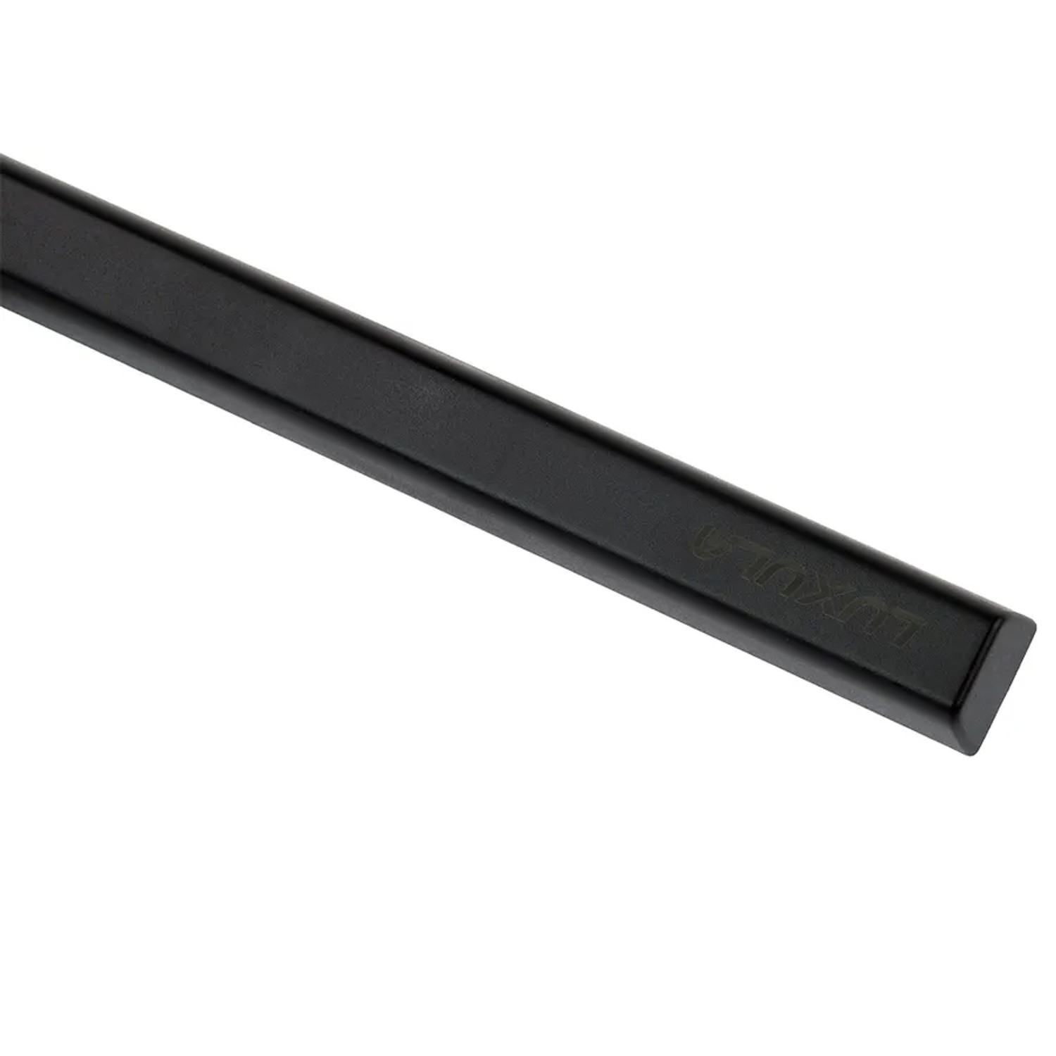 Detailaufnahme der schwarzen LUXULA Monitorleuchte für blendfreies Licht am Schreibtisch.
