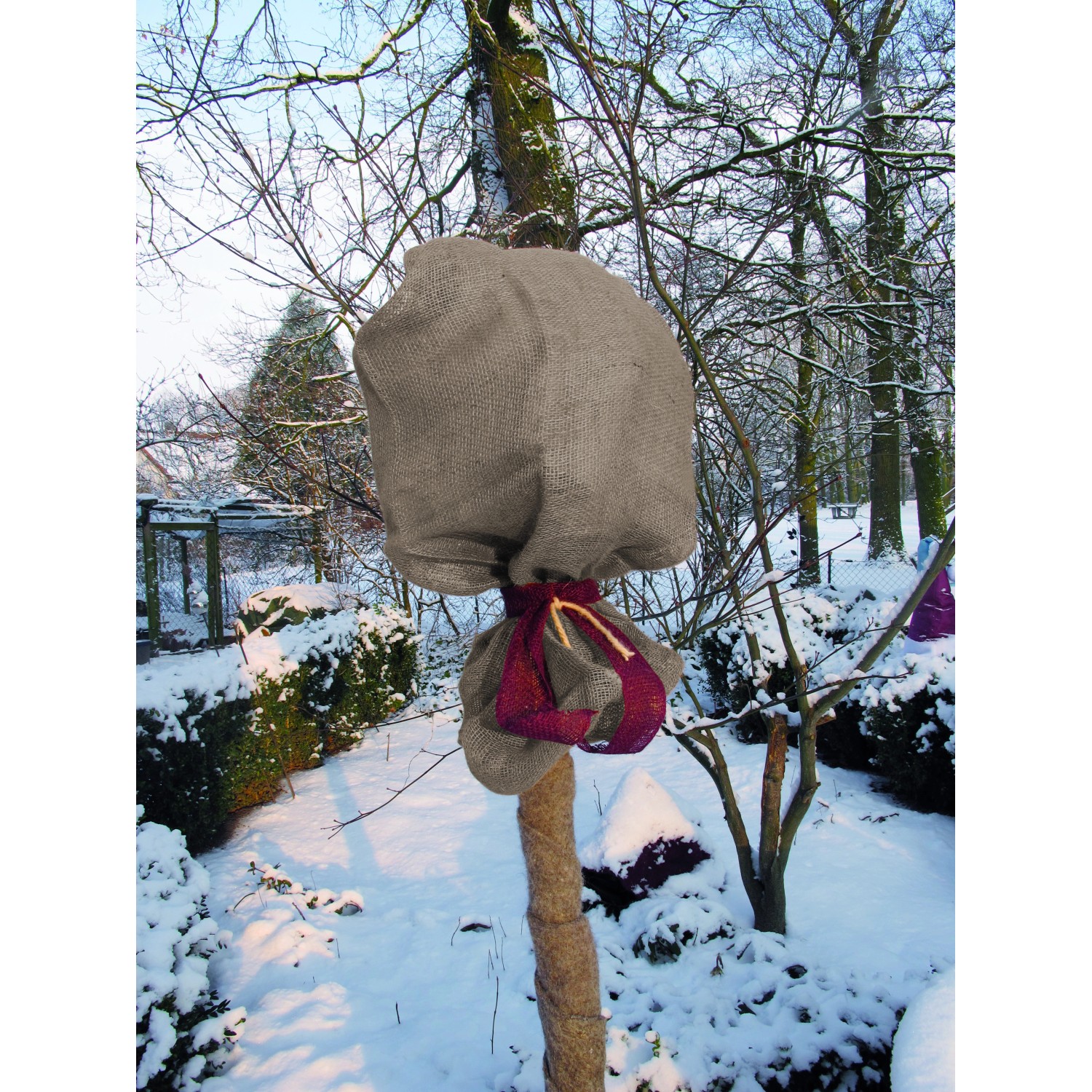 Grauer Jutesack 80x60 cm zum Schutz von Pflanzen im Wintergarten.