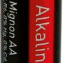 AA Batterie (LR06) im Detail, rot/schwarz, für Geräte mit konstantem Strombedarf.
