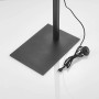 Detailaufnahme: Schwarze Arcchio Bogenlampe Mossa mit Fußschalter und Stromkabel.