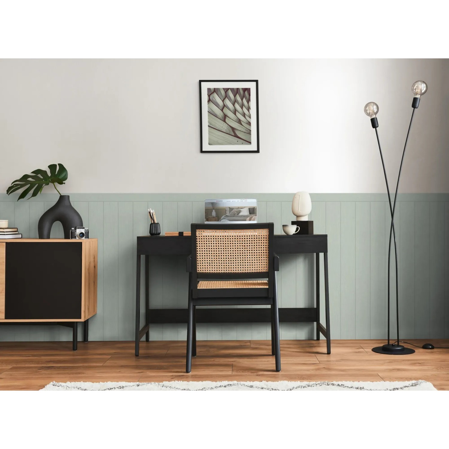 Wohnraum mit A.S. Creation Vliestapete Wallpanel in Türkis-Beige und Holzoptik.