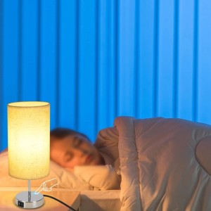 Dimmbare Touch Nachttischlampe mit Stoffschirm, USB-Ladefunktion. Warmweißes LED-Licht am Bett.