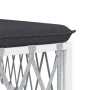 Detailansicht: Weißes Gartenmöbel-Set mit grauem Kissen. Lounge-Set aus Stahl und Textil.