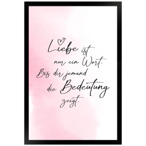 Gerahmtes Poster mit rosa Hintergrund und Spruch "Liebe ist ein Wort" im schwarzen Rahmen, 30x45 cm.
