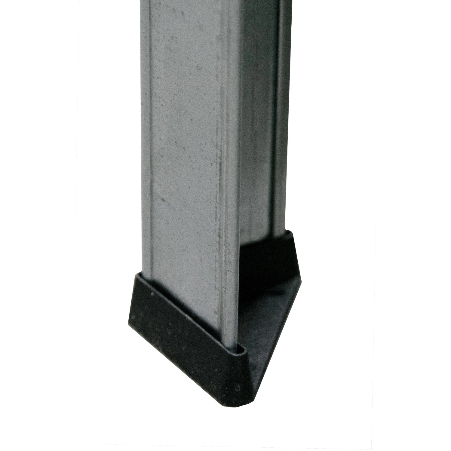 Detailaufnahme: Fußstück des Schulte Steck-Grundregals, verzinkt, für Regalböden.