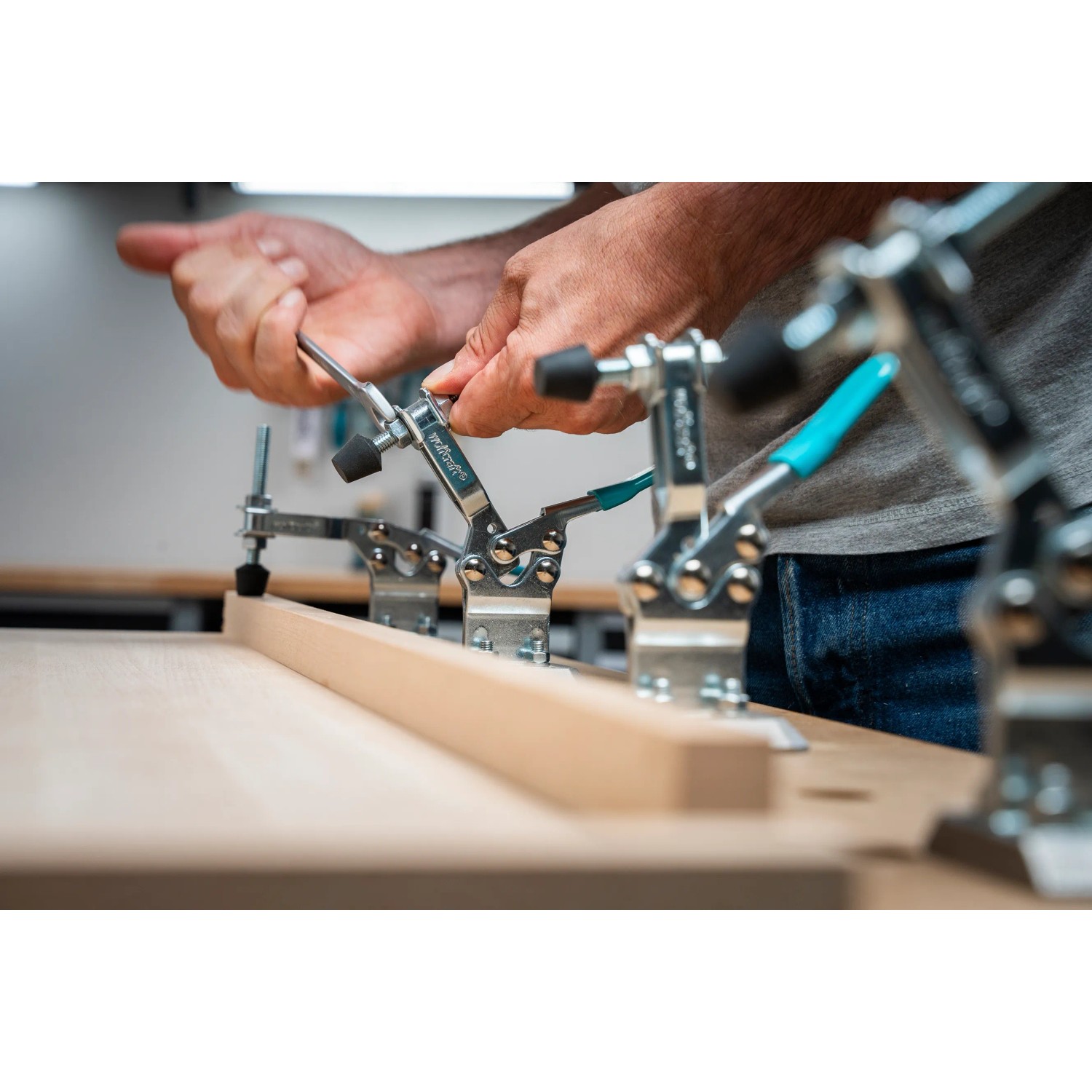 Produktbild von AMF Waagkrechtspanner / Schnellspanner Größe 1-5 Mit Griffhüllen – Kniehebelspanner 6830
