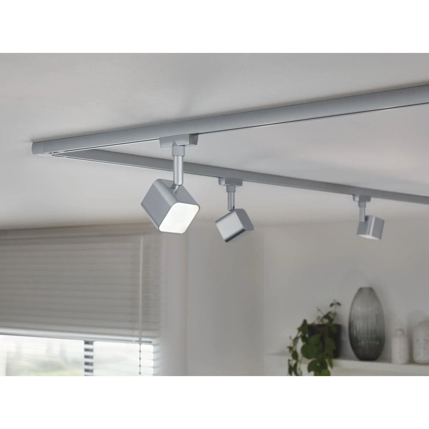 Paulmann Urail LED Spot Muri, Chrom matt, an Schienensystem montiert.