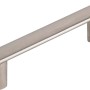 Metall Möbelgriff 1313, vernickelt, matt. Lochabstand 96mm.