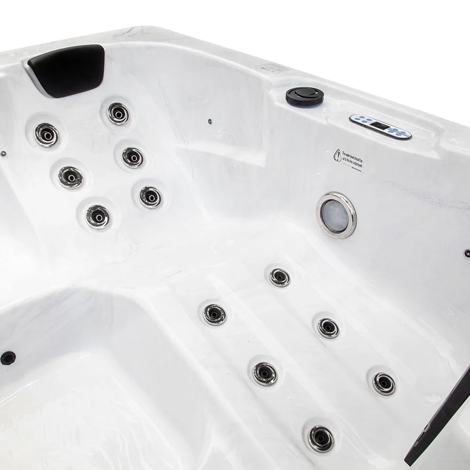 Detailansicht des Home Deluxe Outdoor Whirlpools White Marble Plus mit Massagedüsen.