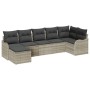 Hellgraues 7-teiliges Garten-Sofa-Set aus Poly Rattan mit Kissen.