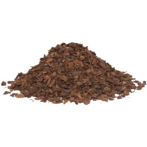 Haufen feine Floragard Pinienrinde (2-8 mm) zur Bodenabdeckung und Dekoration.