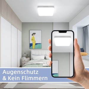 Weiße, quadratische LED Deckenleuchte aus Kunststoff im Schlafzimmer. Smartphone zeigt Augenschutz & flimmerfreies Licht.