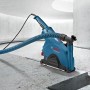 Bosch Professional GDE 230 FC-S Staubabsaugung für Winkelschleifer im Einsatz.