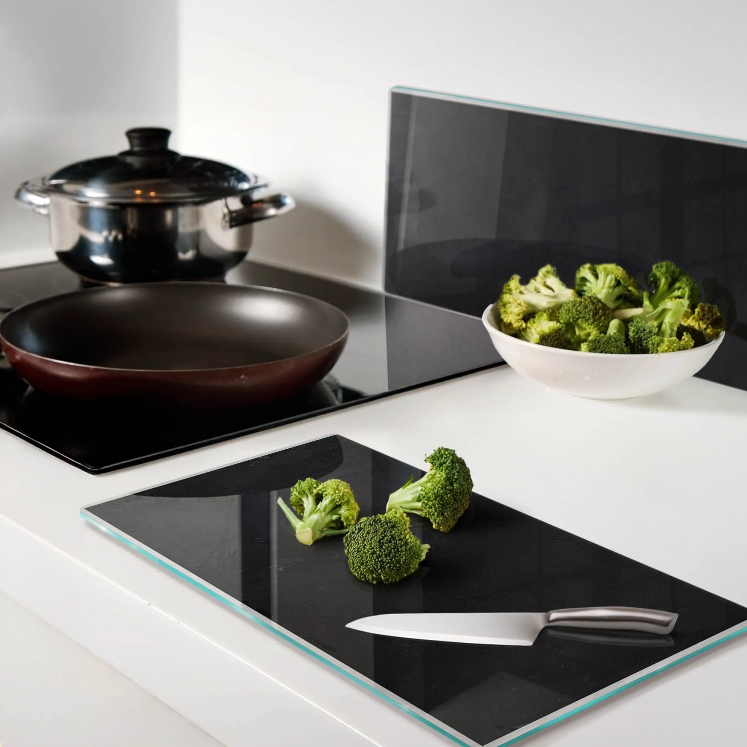 Herdabdeckplatten-Set, 30x52 cm, aus Glas, als Schneidebrett und Spritzschutz in der Küche.