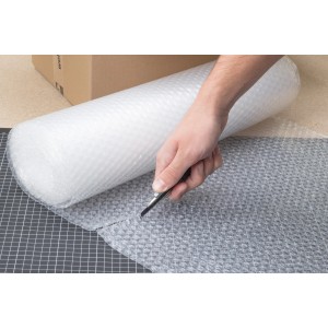 Wolfcraft Messer mit Abbrechklinge schneidet Luftpolsterfolie. Metallgehäuse, schwarze Klinge.