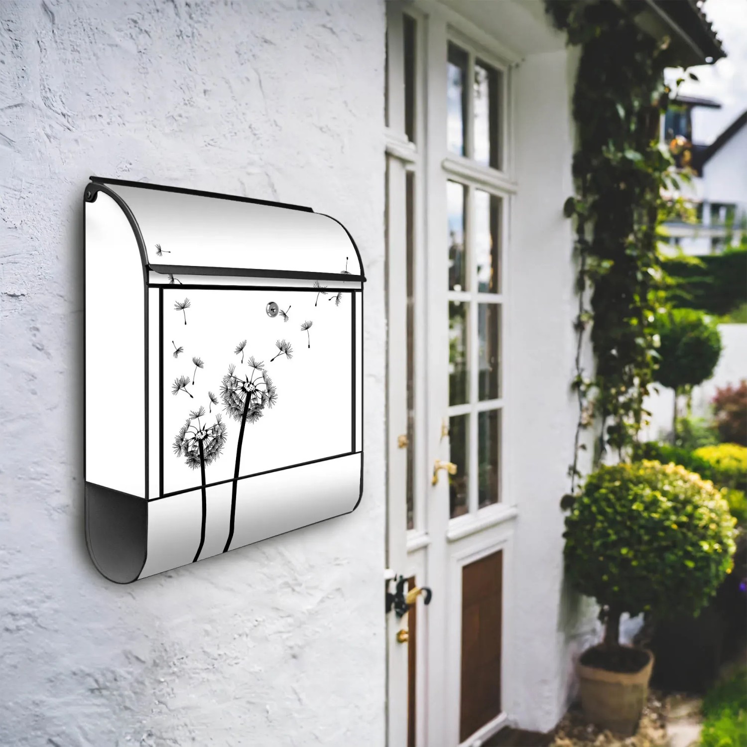 Schwarzer Banjado Design Briefkasten mit Pusteblumen Motiv und Zeitungsfach.