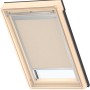 Beiges Velux Verdunkelungsrollo Classic DBL C02 4230 für ältere Dachfenster.