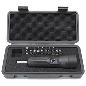 Famex Drehmomentschlüssel-Set (1-6 Nm) mit Schraubendreher und Bits im Koffer.