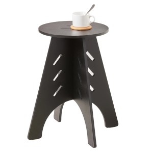 Schwarzer SoBuy Beistelltisch/Nachttisch mit Zapfenverbindungen und Tasse.