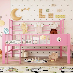 Rosa Metall-Hochbett 90x200cm für Kinder mit Sicherheitsgittern, Leiter und Ablagefächern im Kinderzimmer.