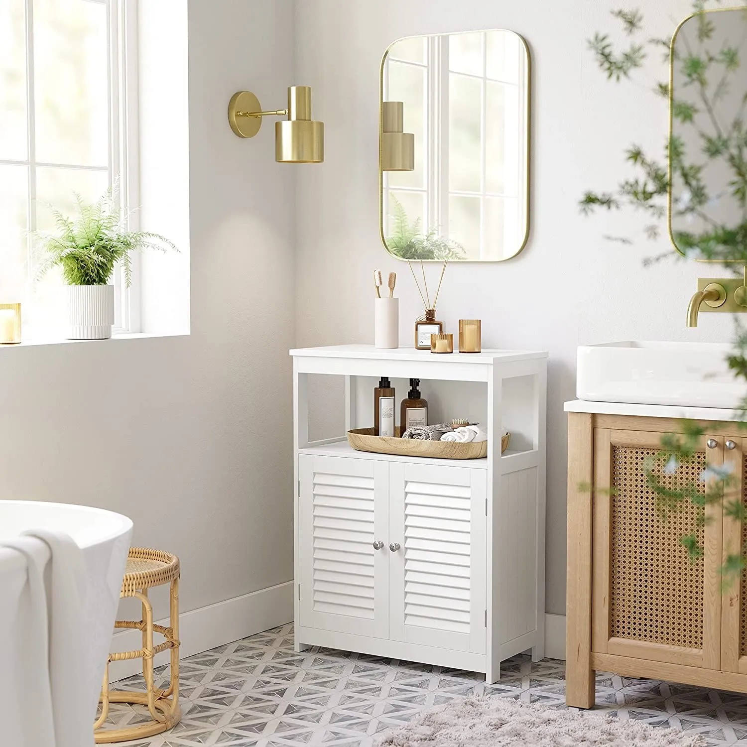 Vasagle Badschrank Weiß 30 cm tief 60 cm breit 80 cm hoch mit Lamellentüren kaufen bei OBI