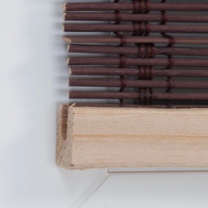 Detailansicht: OBI Bambus-Raffrollo Mataro Teak, 80x160cm, mit Holzleiste.