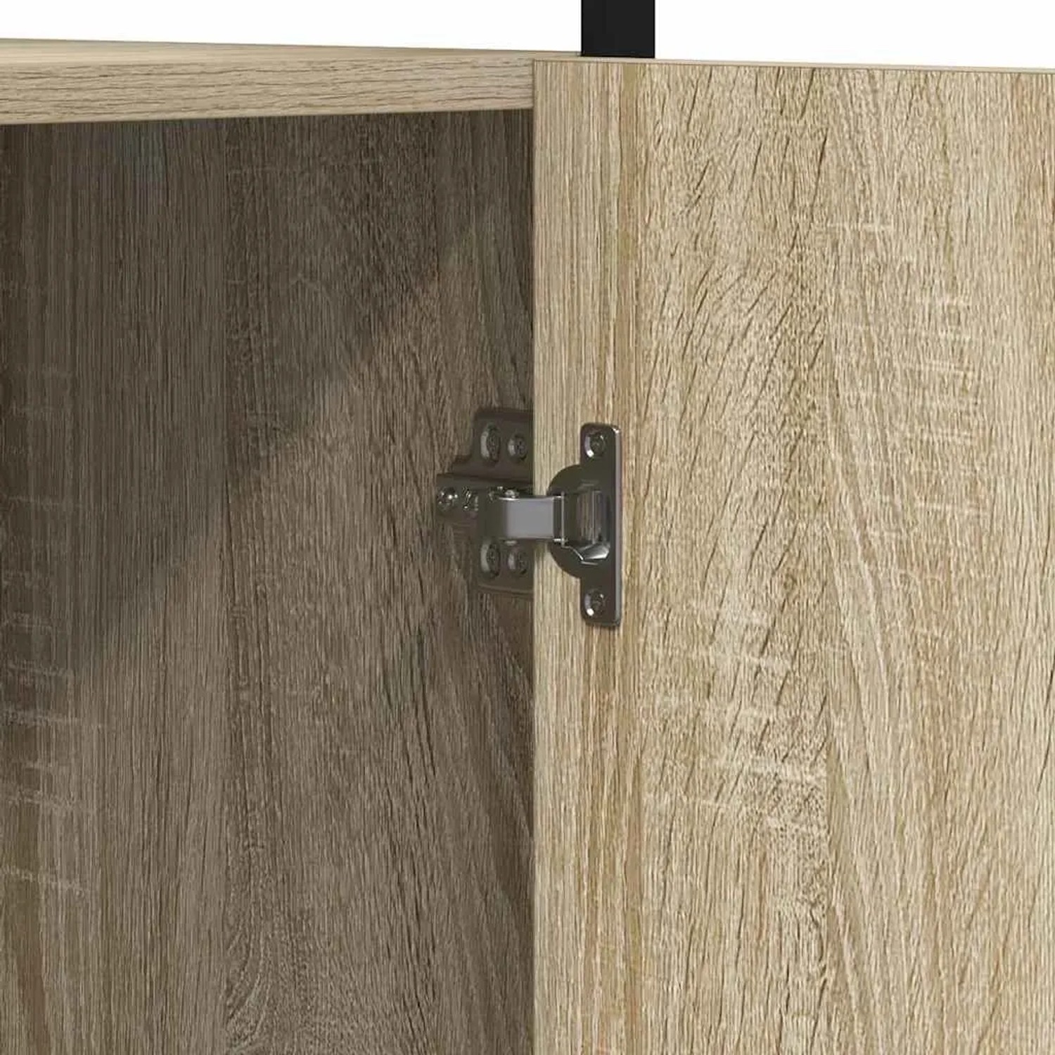 Nahaufnahme der geöffneten Tür eines Sonoma Badezimmerschranks aus Holzwerkstoff mit sichtbarem Scharnier.