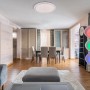 Weiße Globo LED-Deckenleuchte Carry, Ø 53 cm, mit Farbwechsel und Fernbedienung im Wohnraum.