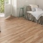 Verlegtes Kaindl Comfort Laminat 7mm Eiche Royal Elm im Schlafzimmer.