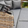 Detailansicht der Merxx Relaxinsel Riva Premium Lounge-Gartenmöbel mit abklappbarem Sonnenschutzdach.