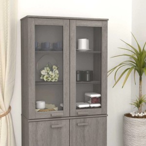 Hellgraues Highboard-Oberteil HAMAR aus Massivholz mit Glastüren und zwei Regalböden für Stauraum.