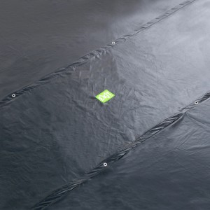 Schwarze EXIT Premium Abdeckplane für rechteckige Trampoline, schützt vor Witterung und Schmutz.