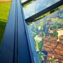Detailaufnahme: Schwarzes Juliana Gewächshaus Orangerie 15 mit Pflanzen im Inneren.