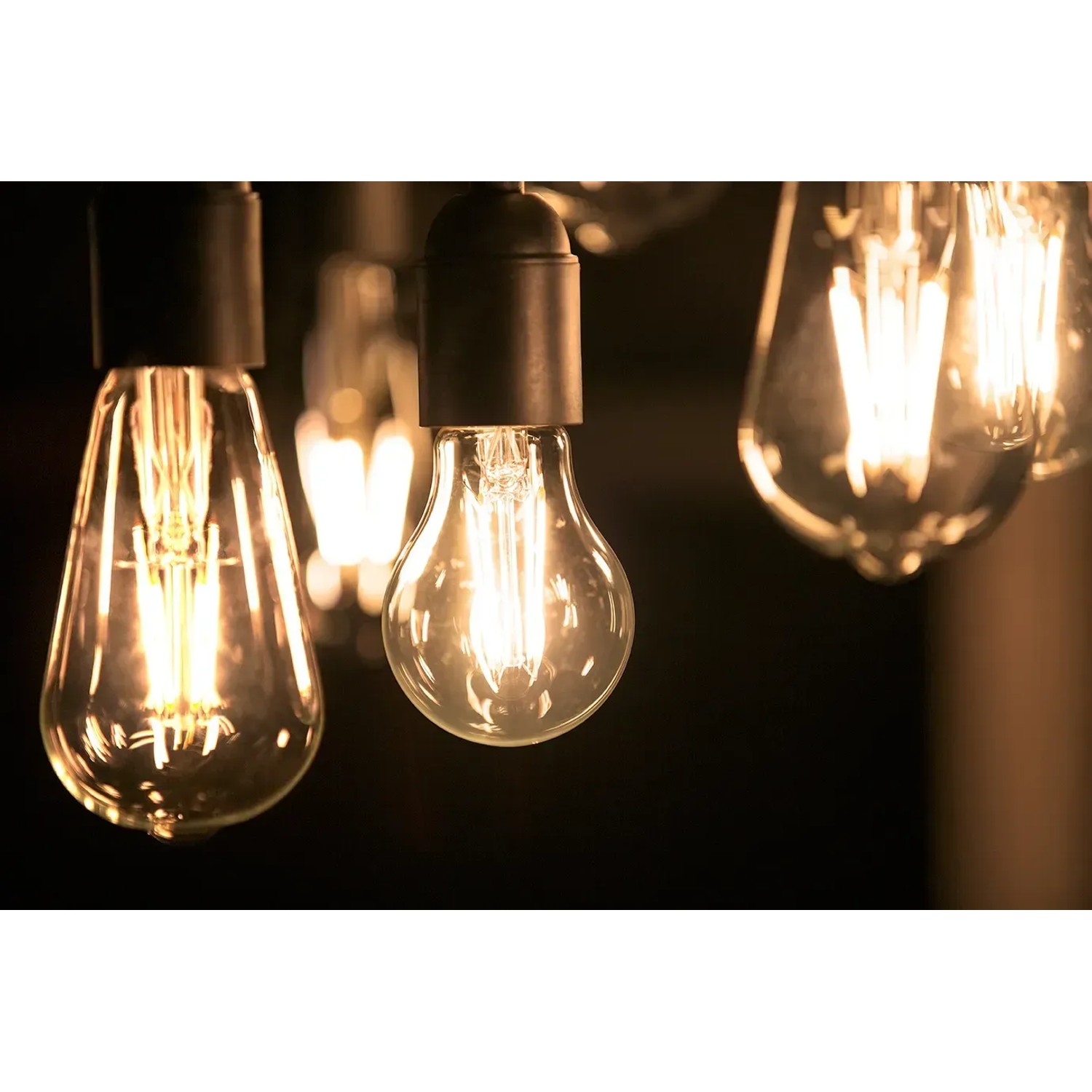 Philips E27 LED Leuchtmittel in Glühlampenform mit warmweißem Licht.