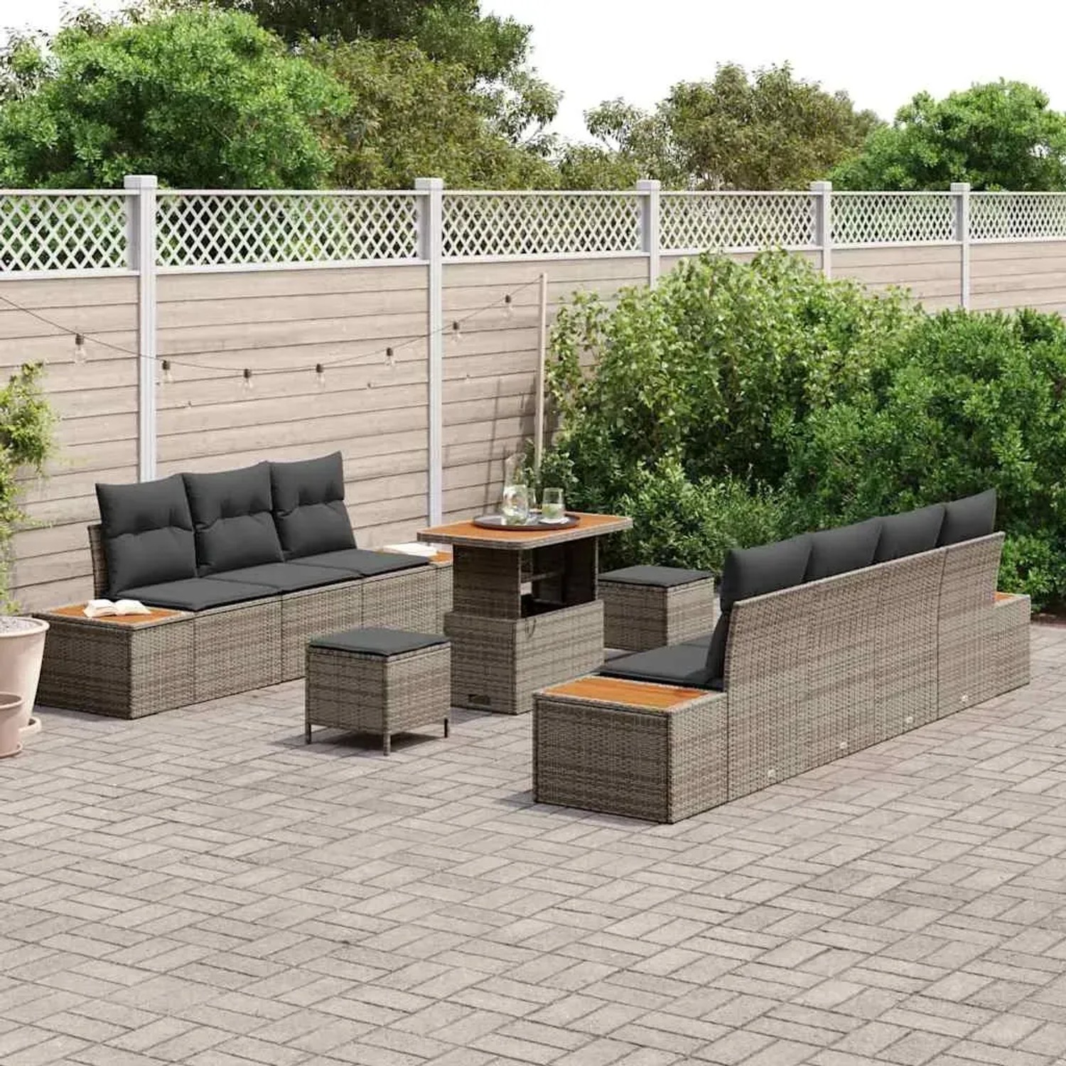 Graues 10-teiliges vidaXL Garten-Sofa-Set aus Poly Rattan mit Tisch und Kissen.