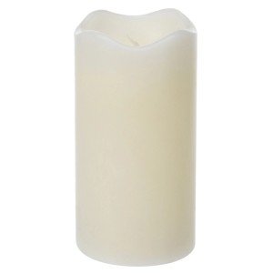 Beige LED-Kerze mit rustikaler Oberfläche, 7x13 cm, für stimmungsvolle Beleuchtung.