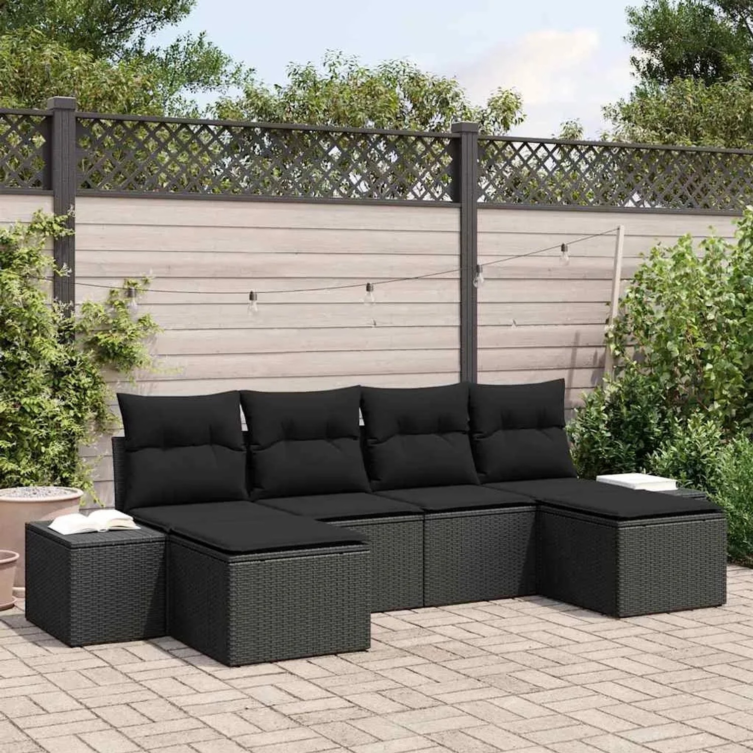 Schwarzes 6-teiliges Garten-Sofa-Set aus Poly Rattan mit Kissen von vidaXL.