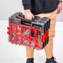 Schwarzer PROREGAL QBRICK Sortimentskasten Pro, gefüllt mit Werkzeug und Kleinteilen.