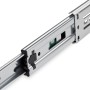 Silberner Vollauszug 550 mm mit Soft-Close. Detail der kugelgelagerten Schubkastenschiene.